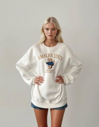 Дамски овърсайз суитшърт в нежен бял цвят 